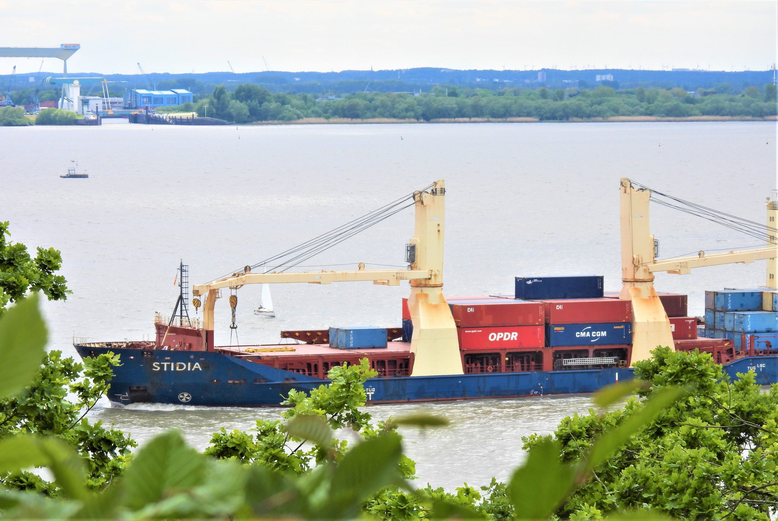 Blankenese-Schiff-STIDIA-Elbe-Wasser-2020-05-17-15.58.09-scaled
