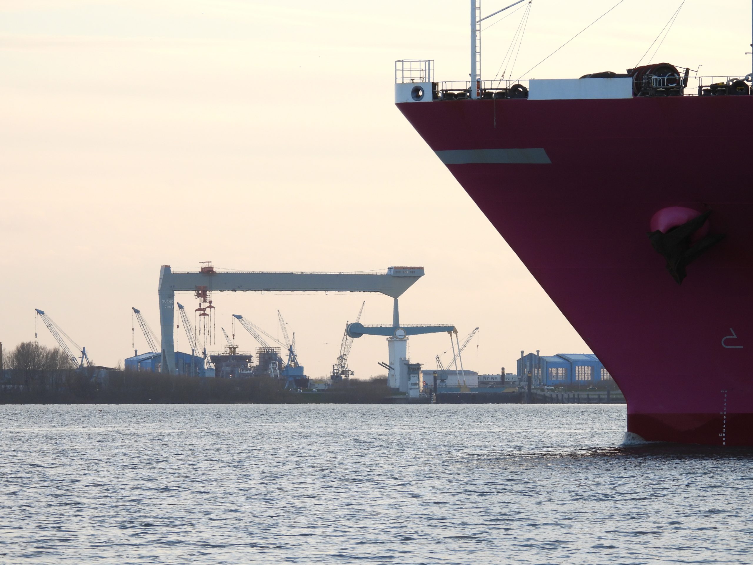 Schiff-Blankenese-Elbe-Werft-Bug-ONE-HUMBER-Panama-DSCN0160