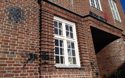 Amtsgericht mit Farbe beworfen