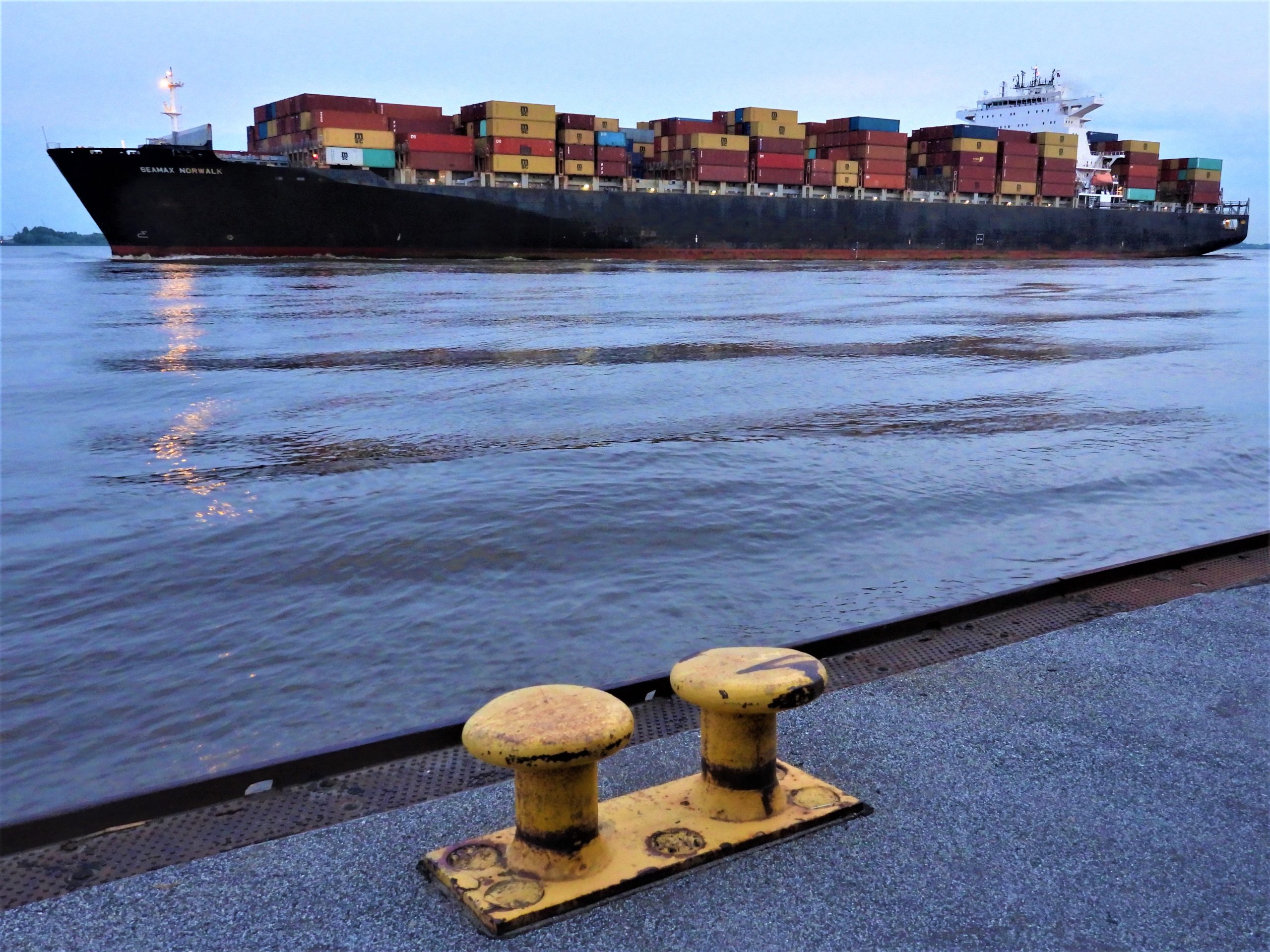 168-Schiffe-Frachtschiffe-SEAMAX-NORWALKHamburg-Wasser-Hafen-Elbe-Fluss-DSCN9400-scaled-1