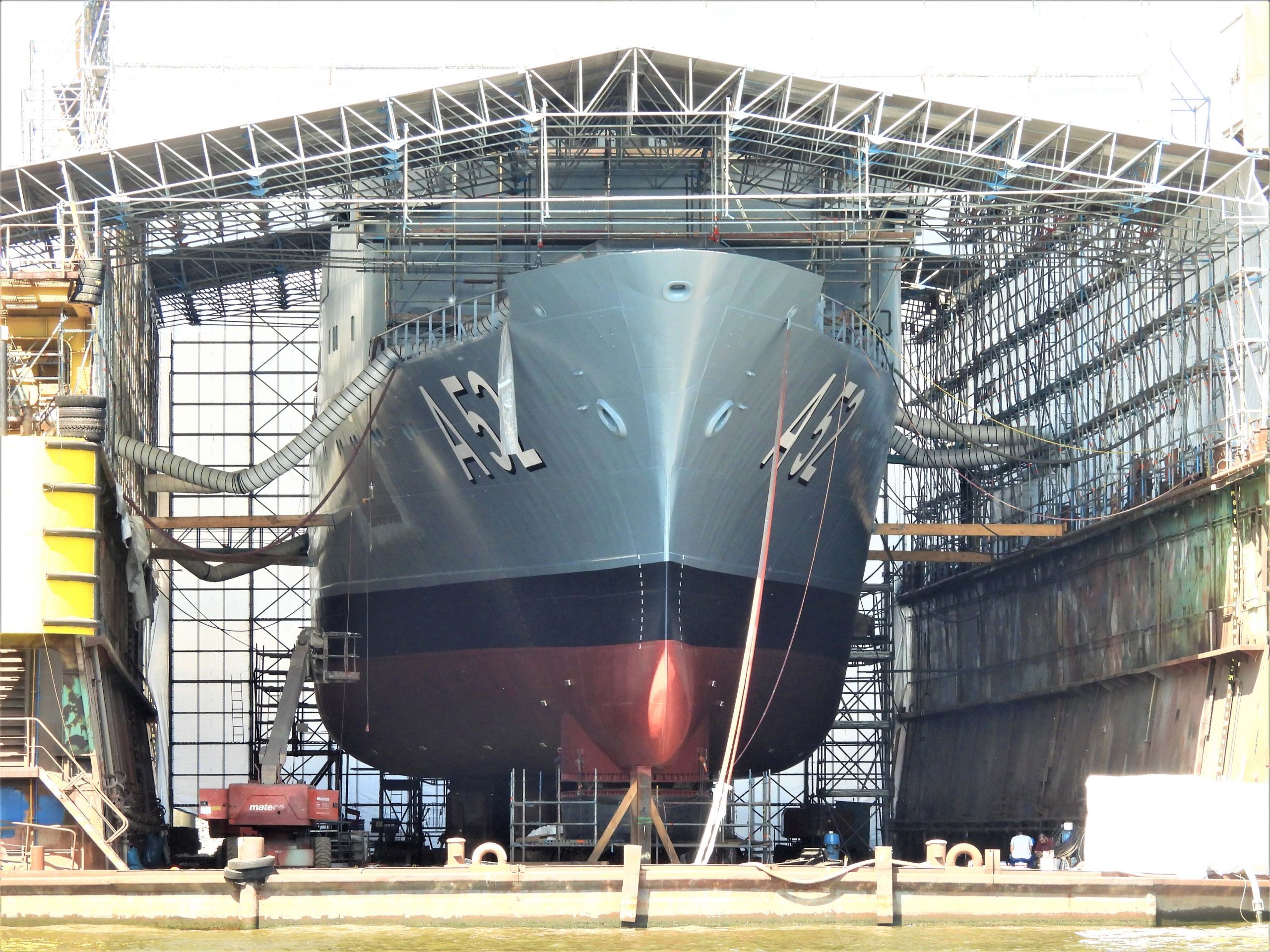 172x-Schiffe-Versorgungsschiff-Militaer-Bundeswehr-Marine-A52-OSTE-Hamburg-Wasser-Hafen-Elbe-Fluss-DSCN9660