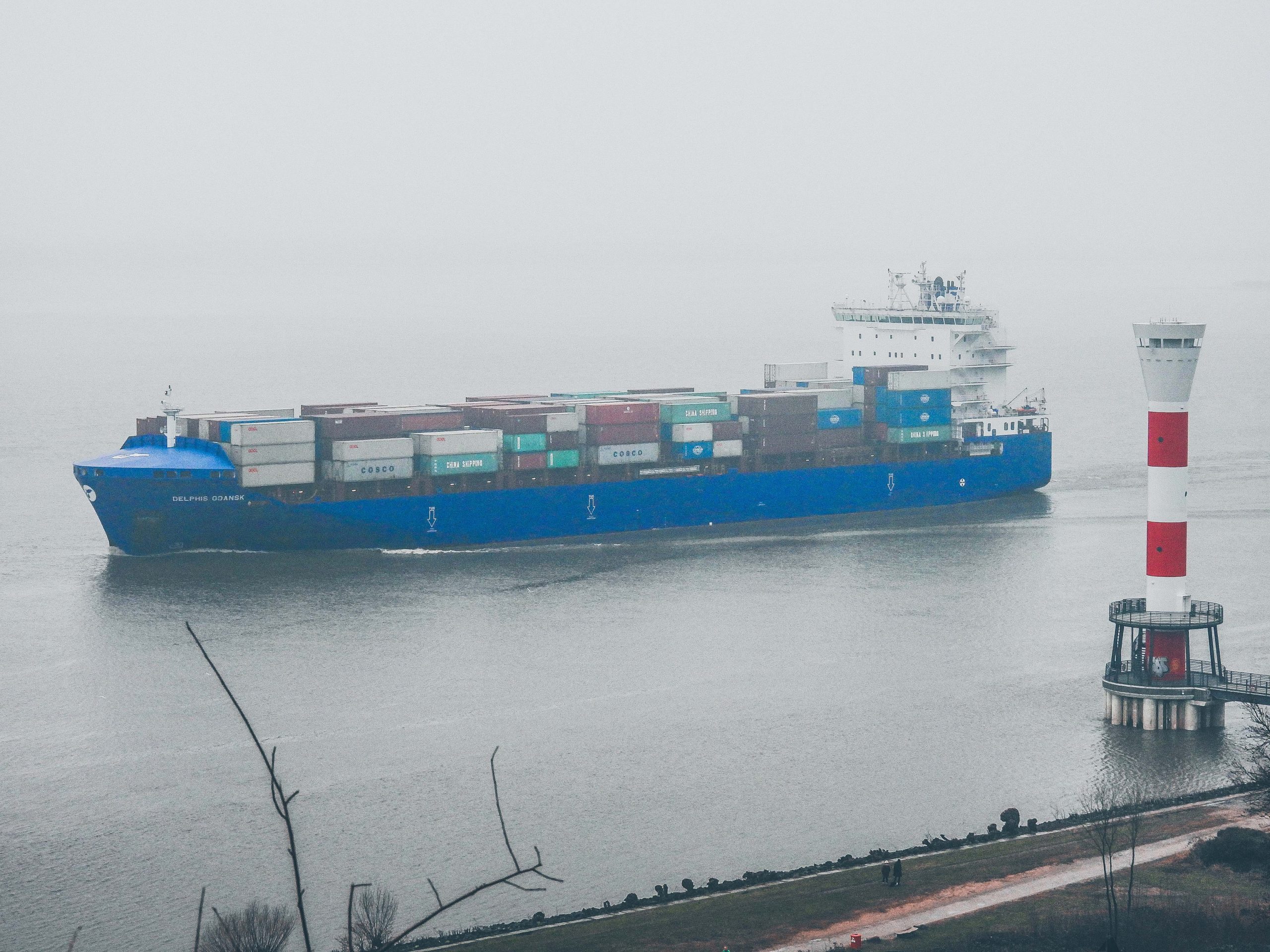 242b-DELPHIS-GDANSK-Bug-Schiffe-Containerschiff-Elbe-Hamburg-Schifffahrt-Seefahrt-Nebel-DSCN2512_edited