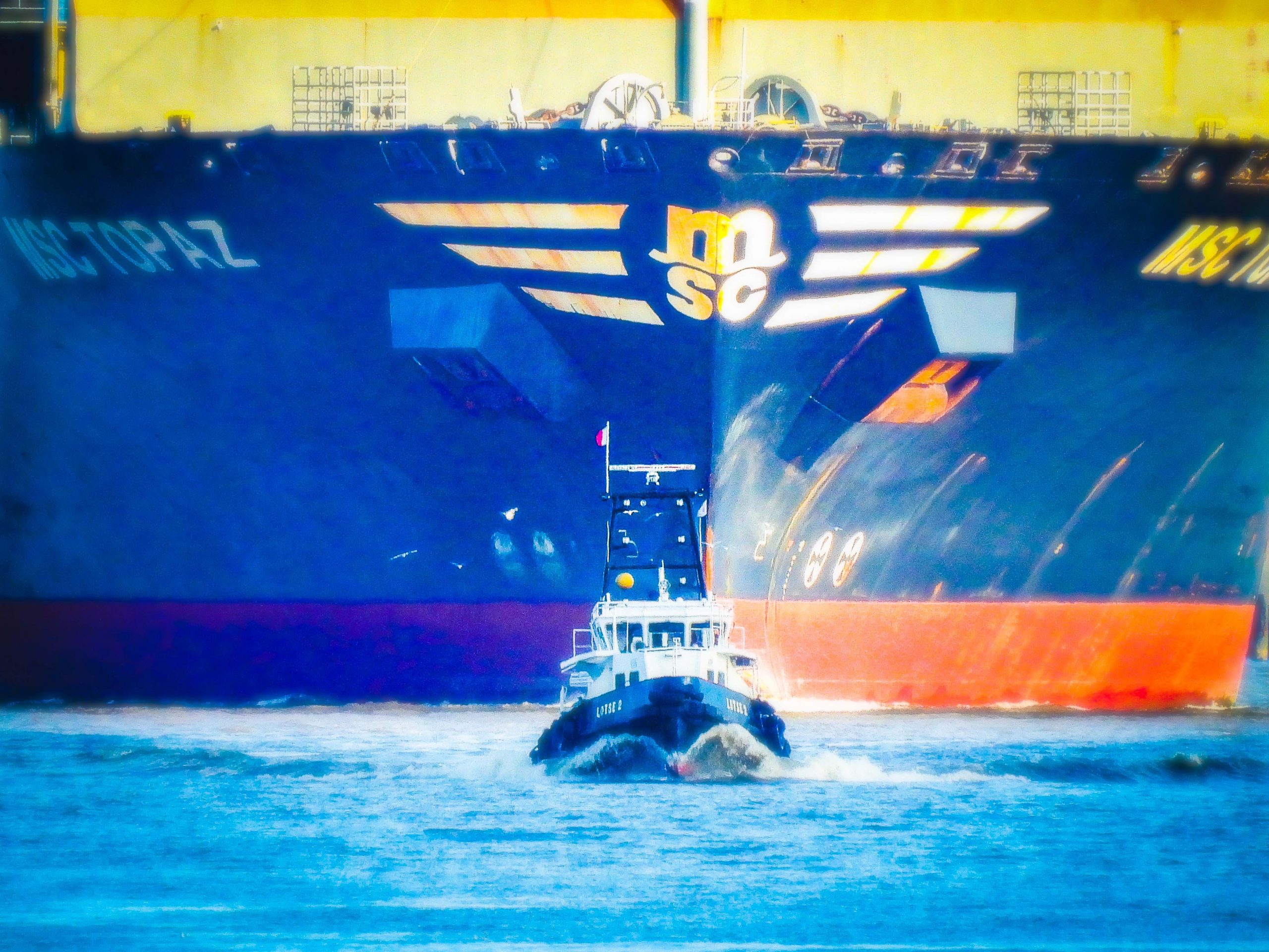 202xc-Schiffe-Frachtschiff-MSC-TOPAZ-Lotse-Hamburg-Wasser-Hafen-Elbe-Fluss-DSCN1281_edited
