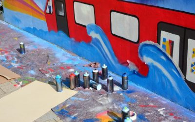 Graffiti am Bahnhof beschädigt