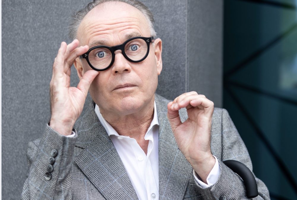 „Dangers of coming together“ – Britischer Humor mit Mark Lyndon