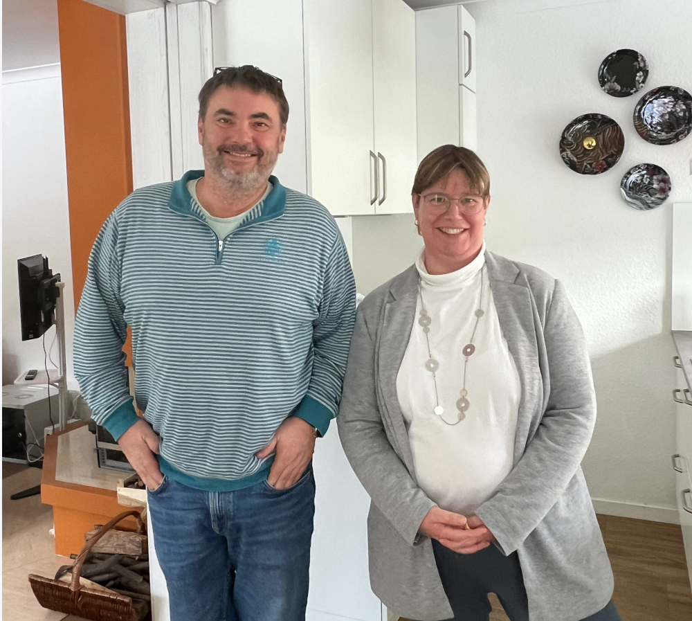 Baumweg.Jan Christiansen und Svenja