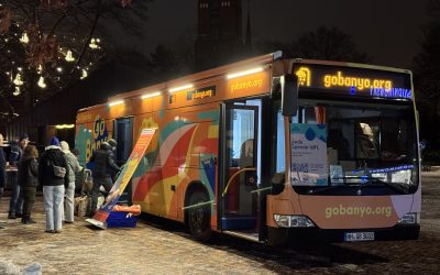 Duschbus „GoBanyo“ macht Station auf dem Marktplatz