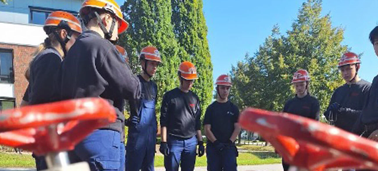 16-Lagebesprechung-Feuerwehr-Suelldorf-d0e81733