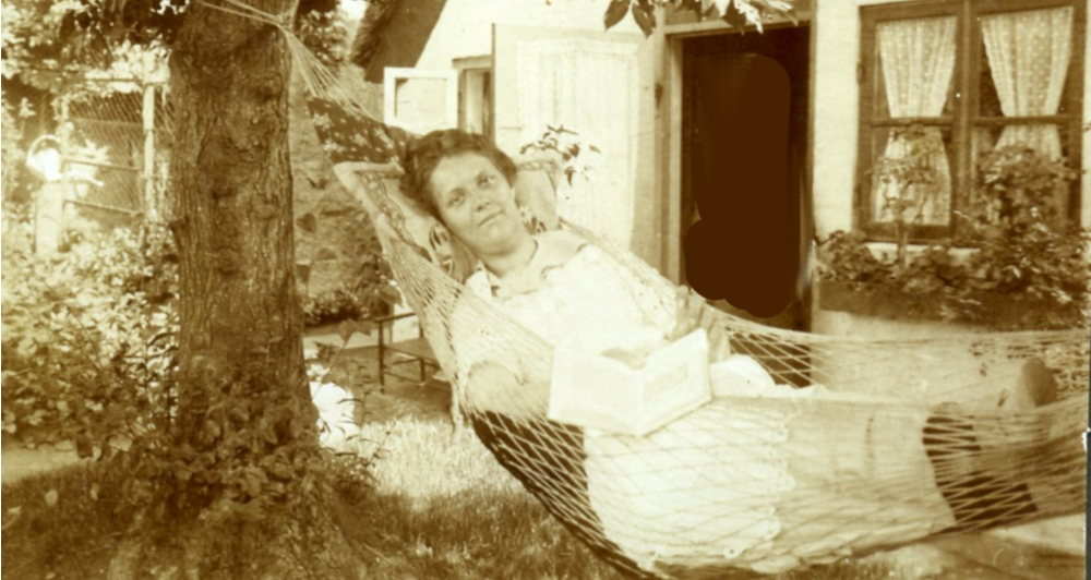 BF.2 Schaper Gartenidylle in der Hängematte 1909.a BF.2 Schaper Gartenidylle in der Hängematte 1909.a