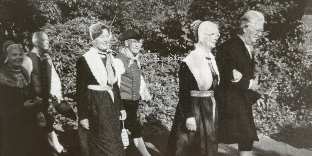 BF.Huelsen.Kirchgang